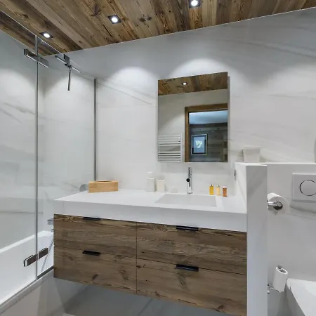 Appartement Bel Rénové à Courchevel, Aux Pieds, Place De Parking Pour 6 Personnes - Fr-1-564-19 Courchevel