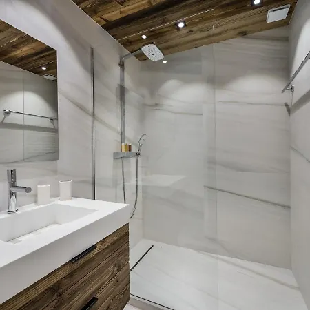 Bel Renove A Courchevel, Aux Pieds, Place De Parking Pour 6 Personnes - Fr-1-564-19 *